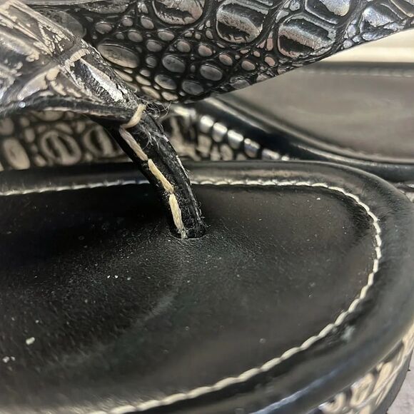 Donald J Pliner Sandals Shaheen Wedge Heels Slip on Thong Silver Size 8 - Picture 7 of 16